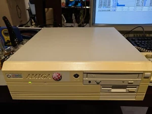 Commodore Amiga 4000D - TF4060 68060LC 100MHz, Retina BLT, Net, USB, 256MB - Bild 1 von 22