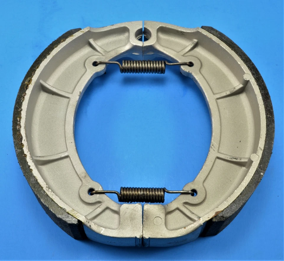 Zapatas de freno traseras para Yamaha XVS650A V-Star 650 Classic 1998-2010 Foto 1 de 1