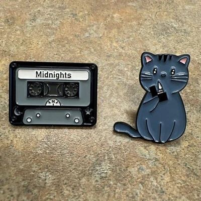 Taylor Swift Midnights Cinta de Cassette Esmalte Pin Insignia Broche Regalo Swiftie Música Foto 1 de 4