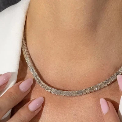 Collar de tenis de diamantes creados en laboratorio de corte esmeralda de 30 quilates enchapado en oro de 14 k Wh de 18" Foto 1 de 4