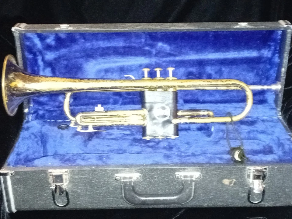 Olds Trumpet (#403508) w Case & Supporting Gear 1949 - Image 1 of 4