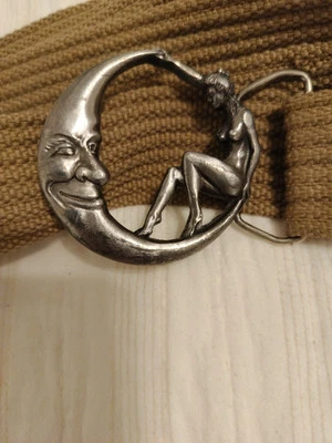 Fivela de cinto 1986 vintage lua piscando mulher nua  - Imagem 1 de 4