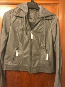 NEU Jr/Damen J2 Kunstlederjacke abnehmbare Kapuze Fleece Arme gefüttert grau Small - Bild 1 von 5