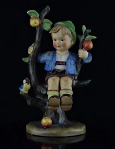 GOEBEL MI HUMMEL FIGUR # 142 "APPLEBAUM JUNGE" TMK #2 VOLLE BIENE - 6 1/2" HOCH - Bild 1 von 4