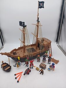 Playmobil / großes Piratenschiff mit Figuren und Zubehör
