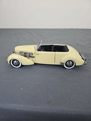 Vintage 1937 Cord 812 Phaeton Coupe Diecast Franklin Mint - Image 1 of 4