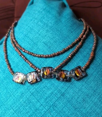 Preciosas cuentas llamativas estilo Murano y borgoña multitono de 3 hebras Foto 1 de 4