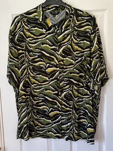 PEACOCKS PLUS SIZE 20 GREEN PATTERNED COLLARED SHIRT BUTTONS FRONT POCKET BNWT - Picture 1 of 21