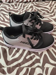 Heelys Pro 20 Wheeled Unisex Youth Size 5 Shoes Black,Grey& White New - Picture 1 of 9