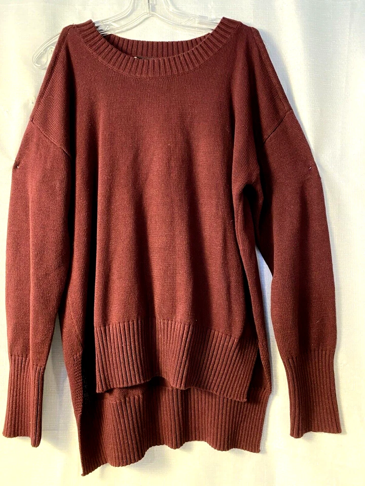 Suéter para mujer BCBGMAX Azria tejido hombro frío alto bajo mediano Foto 1 de 4