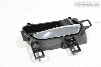 Nissan Versa 2020-2022 trasero derecho interior puerta panel manija OEM Foto 1 de 4