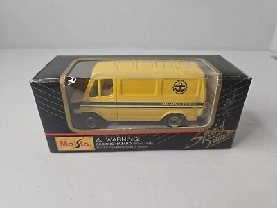 Furgoneta de carga de entrega Mercedes Benz T2 amarilla Marine Club 307D MC 1/64 Foto 1 de 4
