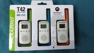 Motorola TALKABOUT T42 Triple Pack Two-Way Radios - New unopened - Photo 1/6