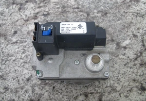 Carrier Bryant Payne White Rodgers 36F24-209 / EF32CW203 Ofen Gasventil - Bild 1 von 5