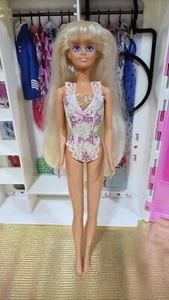 11992 Dream time Sindy Hasbro pristine condition mark on leg NO Barbie - Photo 1/5