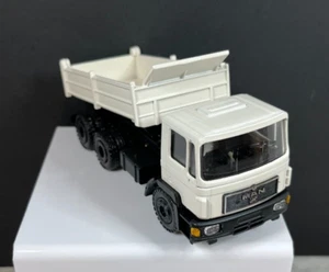 Camión de volteo tándem vintage Conrad MAN escala 1:50 blanco en caja - #4140 - Imagen 1 de 18