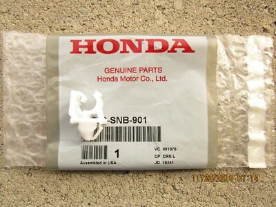 12 - 16 HONDA CR-V HOOD SUPPORT ROD HOLDER CLAMP RETAINER CLIP BRAND NEW - Image 1 of 3