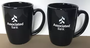 Menge 2 Associated Bank Schwarz Keramik Kaffeetasse Becher 12 Unzen WOW! - Bild 1 von 8