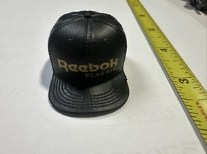 Gorra clásica Reebok escala 1/6 negra y dorada - Imagen 1 de 6