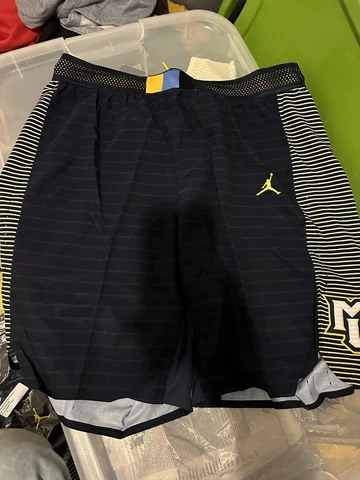 Marquette University Basketball Game Shorts Nike Jordan Size 44+2 Cover