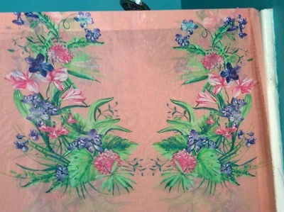 Tela de gasa floral flor dalia roja lirio tigre púrpura en rosa, 59" w, por comprar Foto 1 de 4