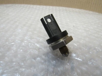 Sensor de pressão de combustível 17083 fabricante de equipamento original 2013-2019 BMW F10 M5 F06 F12 F13 M6 F80 M3 M4 - Imagem 1 de 4