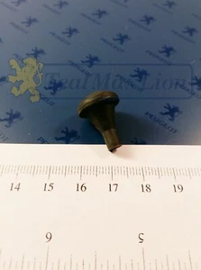 Butée caoutchouc de repos sur calandre Peugeot 404 U6 U6D U7 U7D U8 U8D U10 U10D - Picture 1 of 3