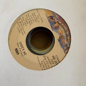 KISS - Shock Me/Christine Sixteen NB 889X 45rpm VG+ R39 - Foto 1 di 2