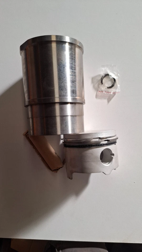 Kit 4 chemises pistons Peugeot 504 XN XN1 XN2 0114.R6 - Photo 1/1