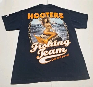 Camiseta Hooters Equipo de Pesca Para Hombre Grande Negra Atrápame Si Puedes Sirena Talla L - Imagen 1 de 20