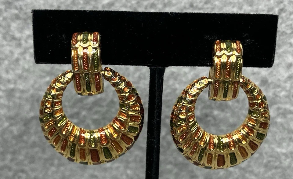 Pendientes de clip modernos retirados Joan Rivers esmalte enchapado en oro amarillo Foto 1 de 4