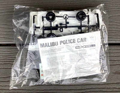 MONOGRAM 1/32 82 CHEVROLET MALIBU POLICE CAR SNAP TITE MODEL KIT 6975 F/S NO BOX - Image 1 of 4