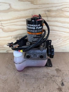 Yamaha Outboard, Steering Pump Assembly Helm Master Legacy 6ES-7611A-02-00 - Picture 1 of 6