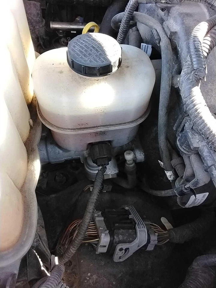 Used Brake Master Cylinder fits: 2012 Lincoln Navigator ID BL14-2C156-BA Grade A - Image 1 of 4