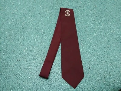 GC Atree Ltd Granate Shrewton Banda de Plata Emblema Camisa Corbata Foto 1 de 3