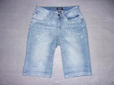 Bermuda jeans feminina Earl enfeitada tamanho 2 26/12 - Imagem 1 de 3