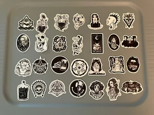 5 zufällige coole schwarz-weiße Goth Laptop Aufkleber dunkler Totenkopf Tattoo Abziehbilder - Bild 1 von 6