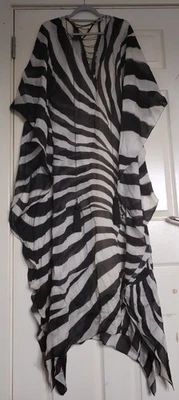 Maxi Vestido Roberto Cavalli Cebra Blanco y Negro Foto 1 de 4