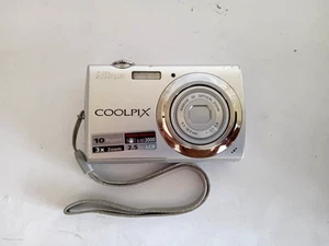 NIKON COOLPIX S225 ARGENTO - Foto 1 di 11