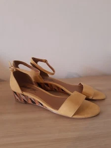 Mustard/yellow Size 3 Mantaray Low Wedge Heel Sandals - Picture 1 of 5