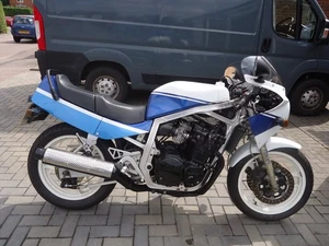 SUZUKI GSXR750 SLABSIDE 1985 IMPORT 24K.RENOVATION NEEDS FINISHING UK DELIVERY ! - Picture 1 of 24
