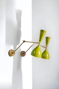 Par de apliques de pared Diabolo italianos de latón verde oliva de los años 50 - 2 bombillas - Imagen 1 de 6