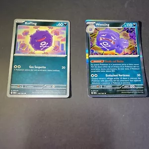 Set Nuovo Pokemon KOFFING WEEZING 109/110/165 Holo Pokemon 151 ITA - Picture 1 of 3