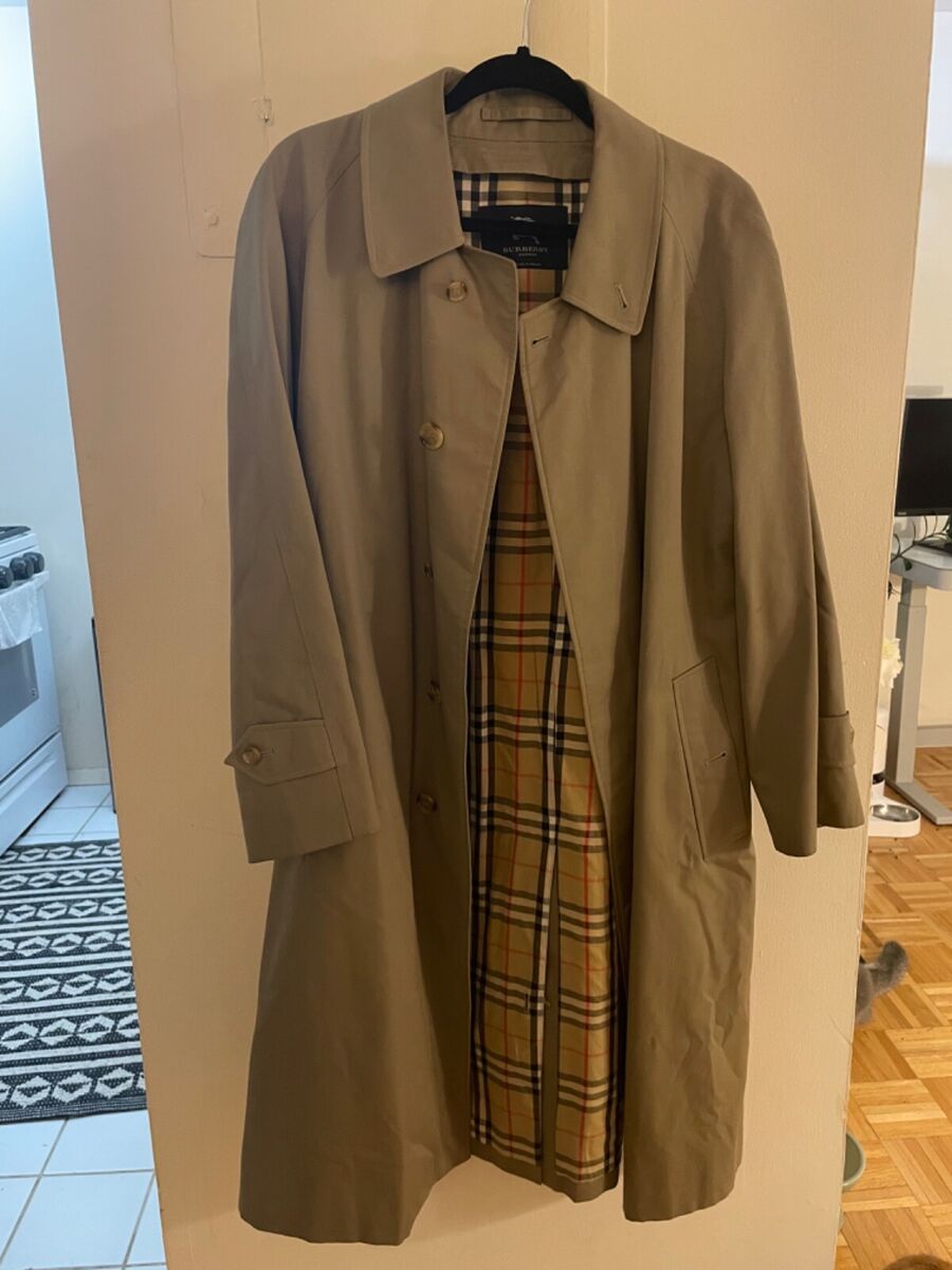 Vintage Burberry Trench In Women's Coats & Jackets for sale Vintage Burberry Trench In Women's Coats & Jackets for sale
