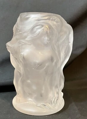 Jarrón de vidrio moldeado esmerilado René Lalique figuras femeninas desnudas en relieve firmadas Foto 1 de 4