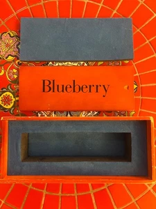 Blue Microphones Blueberry Wood Case - Picture 1 of 2