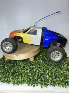 Traxxas Rustler Vintage Original Retro - 100% perfect Runs Great  Xtra Battery - Picture 1 of 7