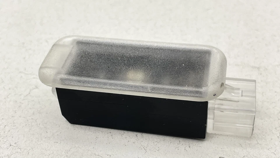 Audi S8 A8 2013-2018 asiento reposapiés luz LED OEM #4H0947415 Foto 1 de 4