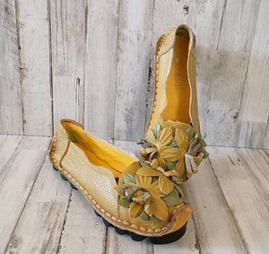 SOCOFY scarpe da donna US 6-6,5 (240 CHN) in pelle slip on floreali giallo senape - Foto 1 di 17