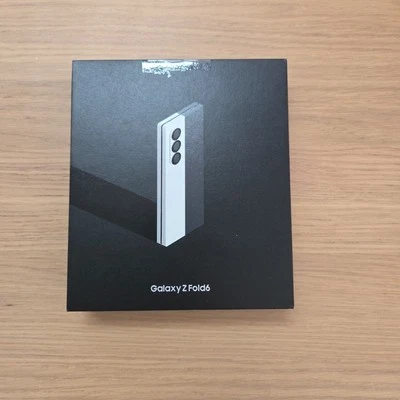 SMARTPHONE SAMSUNG GALAXY Z FOLD6 5G SM F956B 256 GB DUAL SIM 7.6" 50 MP BIANCO - Immagine 1 di 4